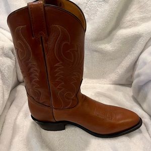 Tony Lama cowboy boots tan leather men’s size 12 EE. Excellent condition.